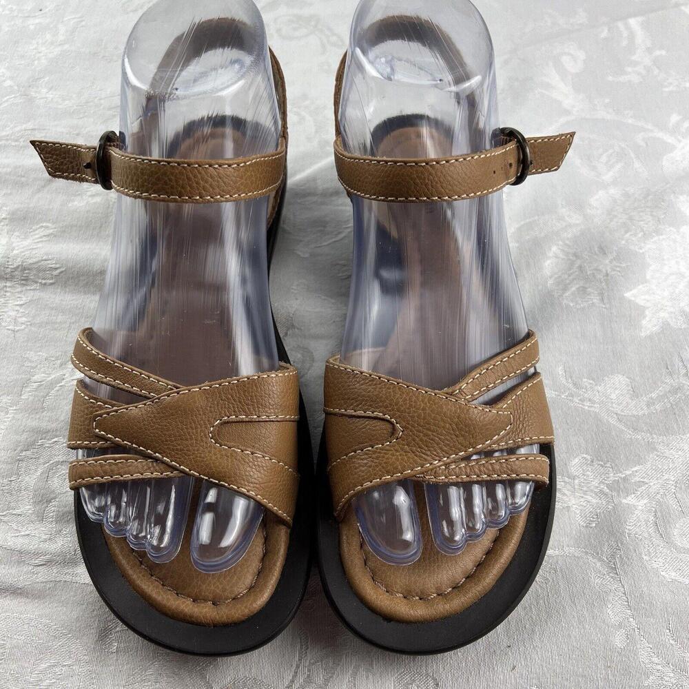 L. L. Bean Womens Sandals 6.5 M Brown Leather Strappy Flat Heel Adjustable Ankle